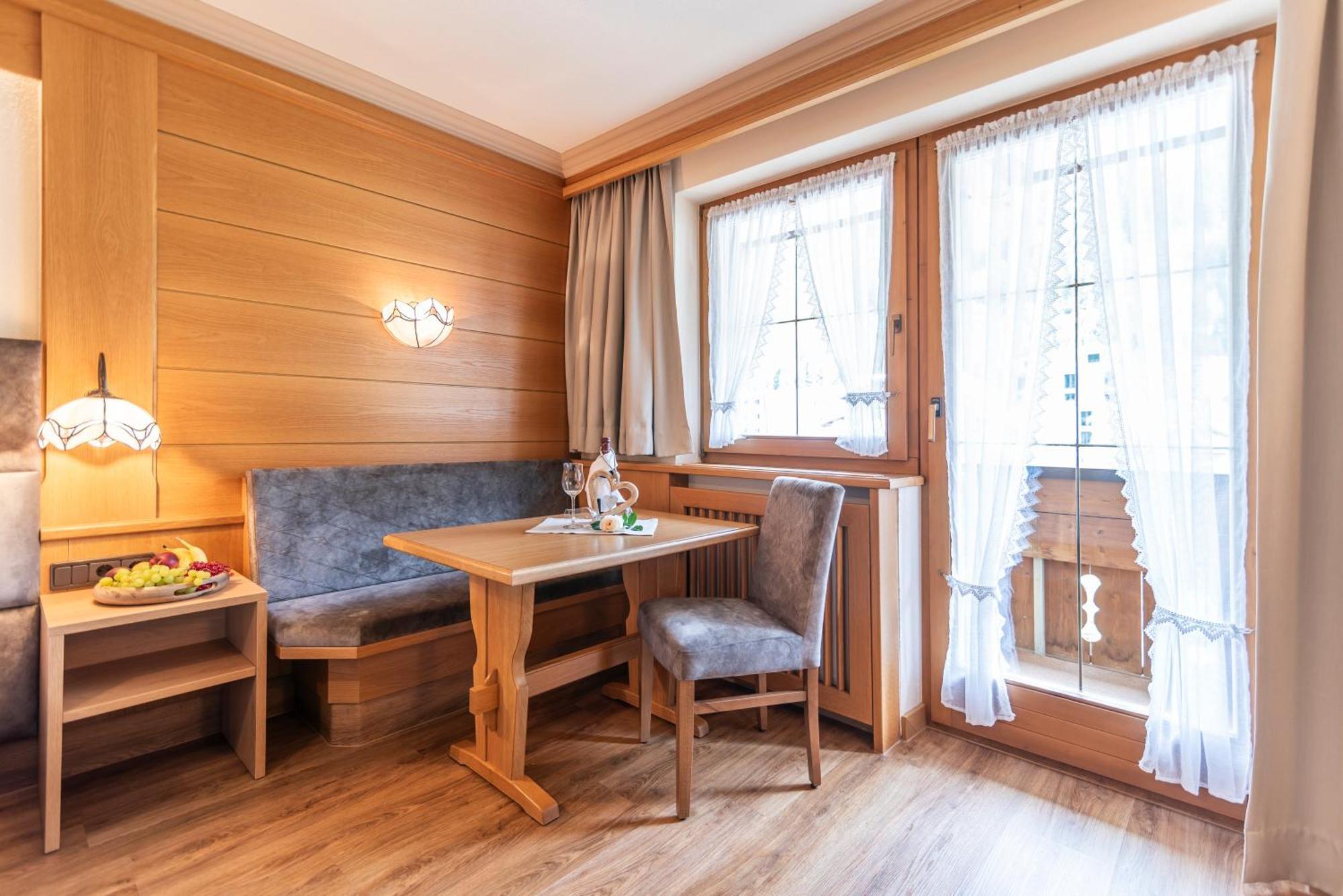 Hotel Garni Apart Tina Ischgl Exterior photo